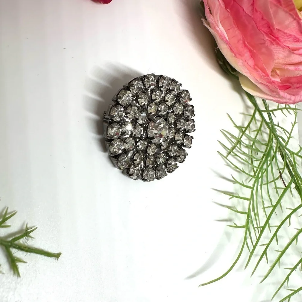 VINTAGE⚜️Crystal Embellished Round Brooch